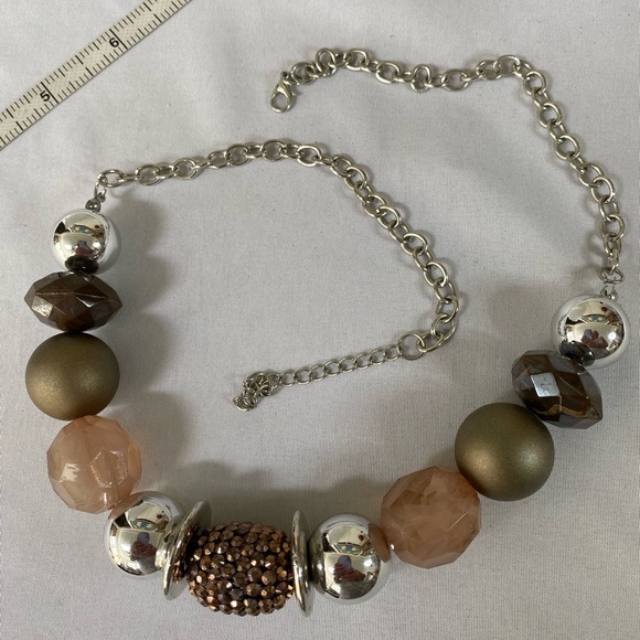 Neutral tone bead statement necklace - Picture 5 of 7
